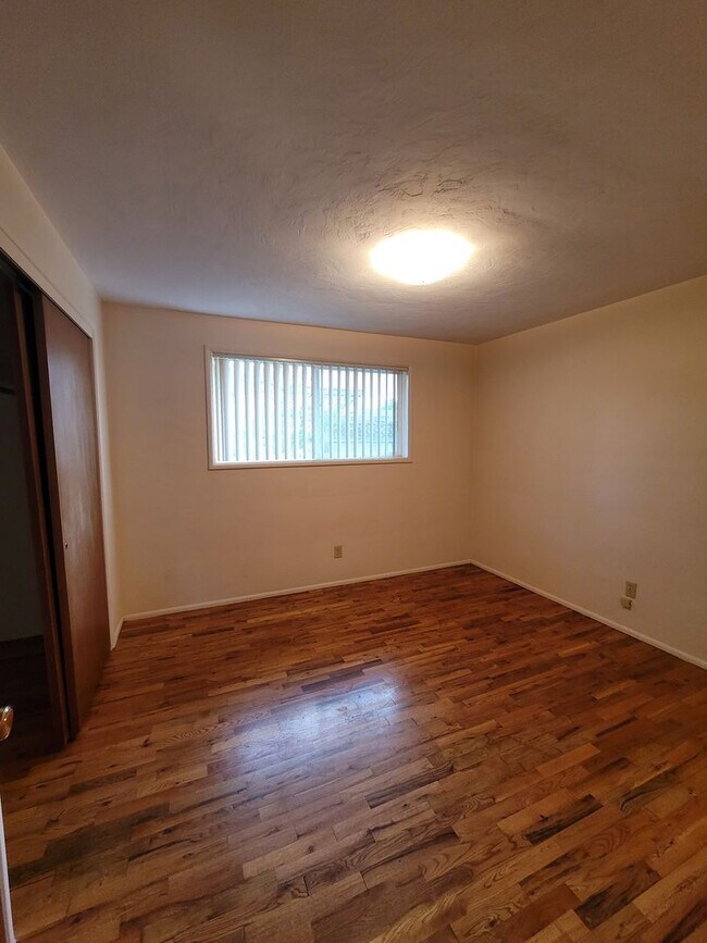 Building Photo - 01012