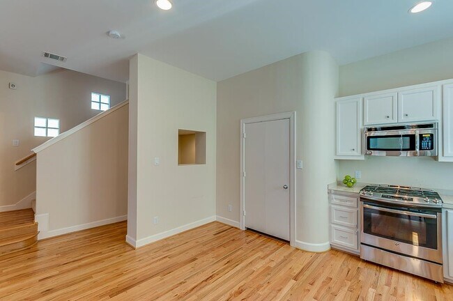 Building Photo - 3703 Main Poplar Dr