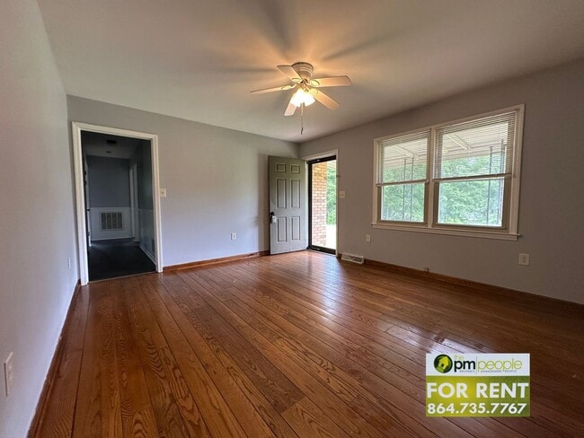 Building Photo - Newly renovated, cute Easley 3/1.5 Available!