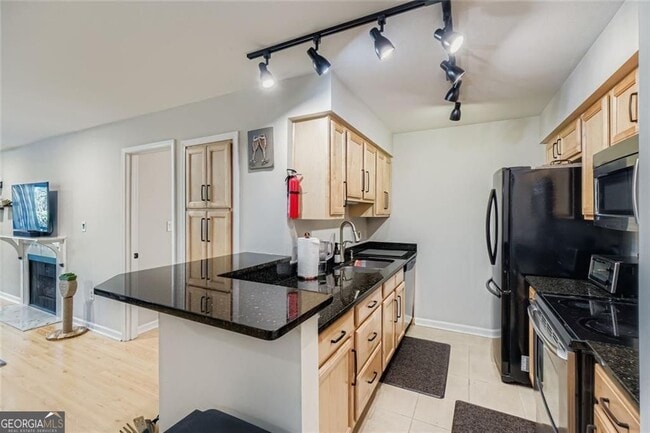 Building Photo - 3302 Pine Heights Dr NE