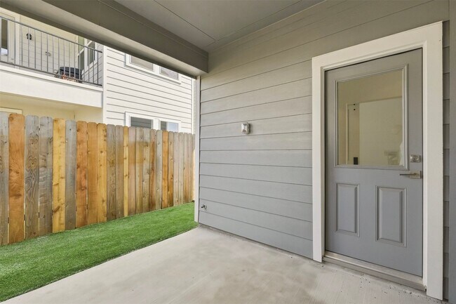 Building Photo - 2305 Via Laura Ln