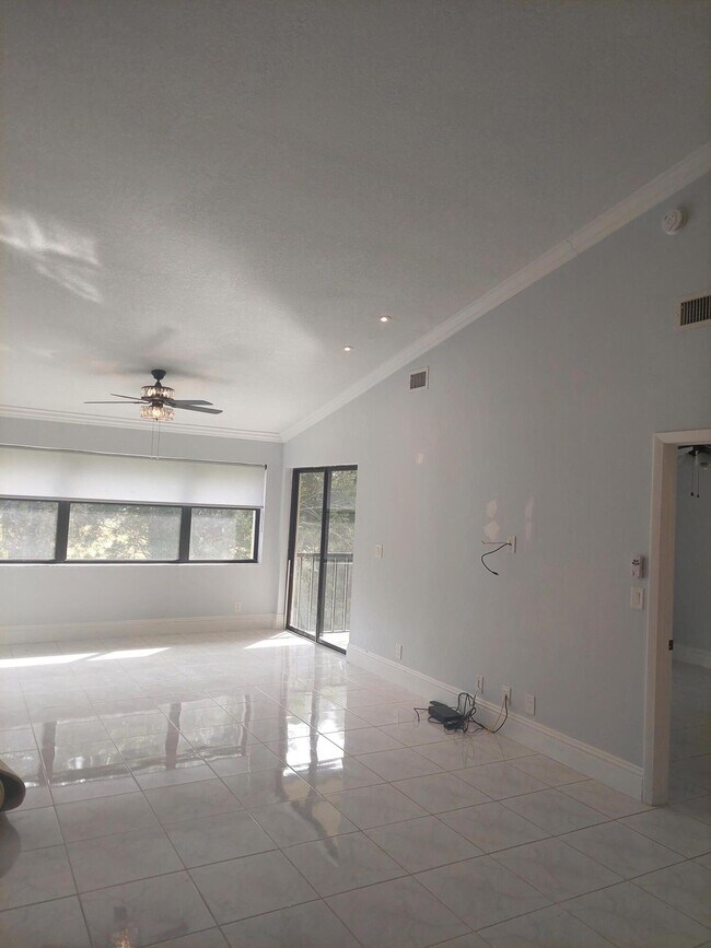 Building Photo - 7590 Tahiti Ln