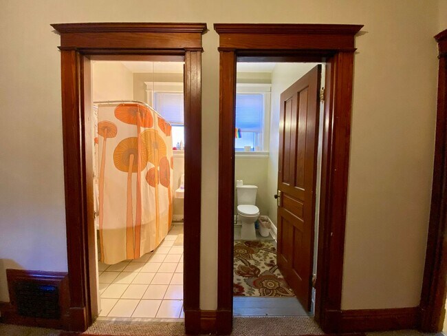 Building Photo - 2364 Victor St