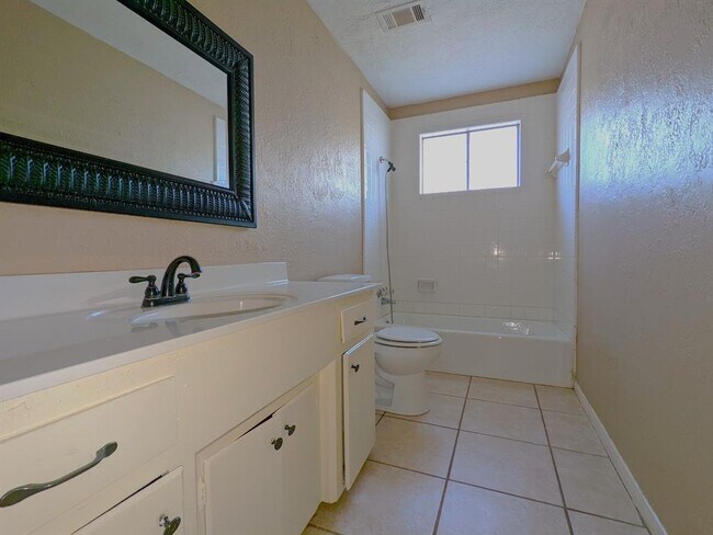 Building Photo - 22 Woody Creek Dr