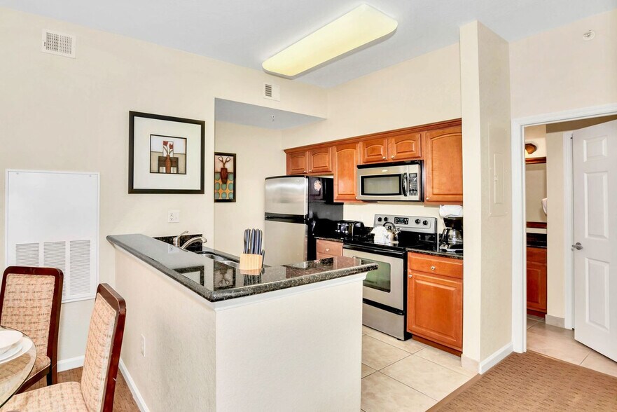 Building Photo - 8113 Resort Village Dr