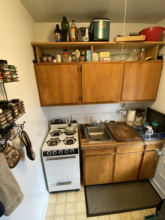 Building Photo - Walk to Downtown & Waterfront from Lettered Streets | 1BR Gem for $1,400/mo