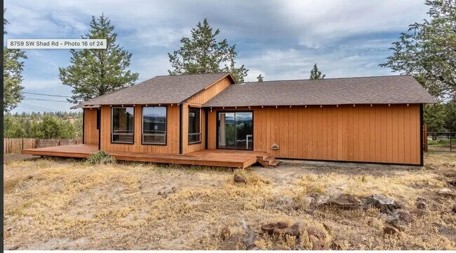 Building Photo - 8759 SW Shad Rd
