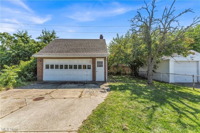 Building Photo - 21150 Tracy Ave