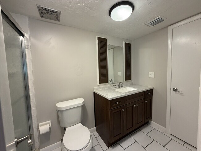 Building Photo - "Charming 3-Bedroom Home with Gleaming Hardwood Floors!"
