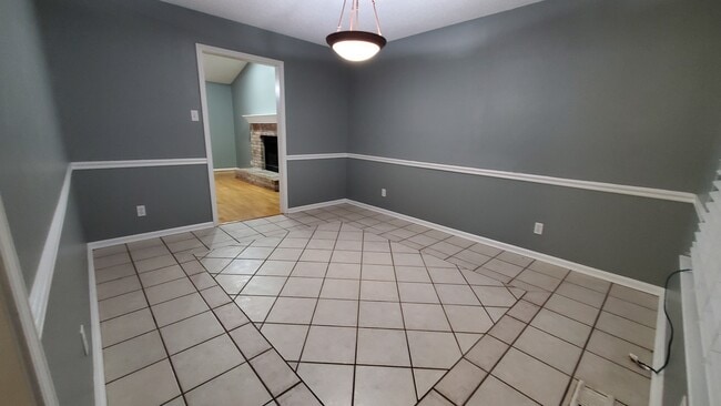 Building Photo - 1 Pine Way Ct