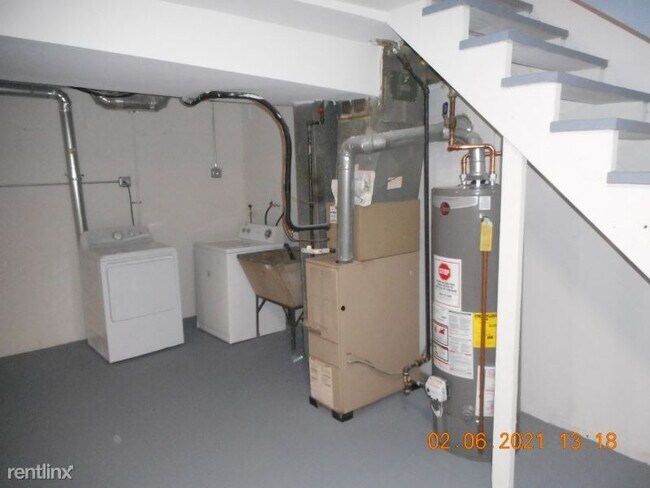 Building Photo - 2 br, 1.5 bath Townhome - 486 Duane Ter