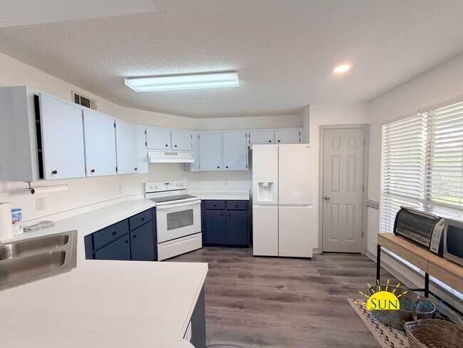 Building Photo - Charming 3 Bedroom Home in Shalimar near Eglin AFB & Hurlburt Field!