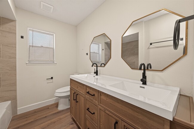 Building Photo - 148 W Whitney St