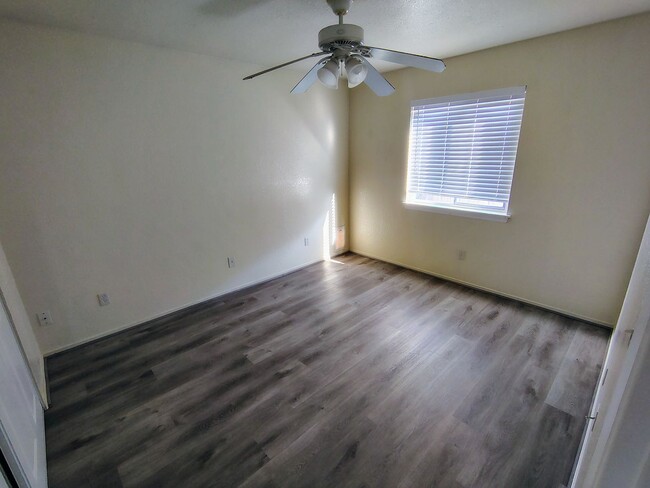Building Photo - Charming 2 Bed 1 Bath Condo in Tehachapi!