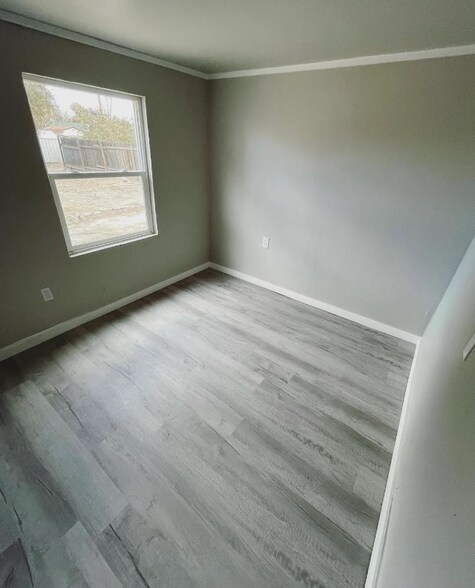 Building Photo - 2045 W 12th St