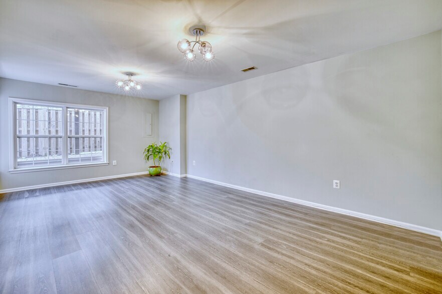 Building Photo - 5742 Governors Pond Cir