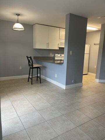 Building Photo - 14102 Glenmoor Dr