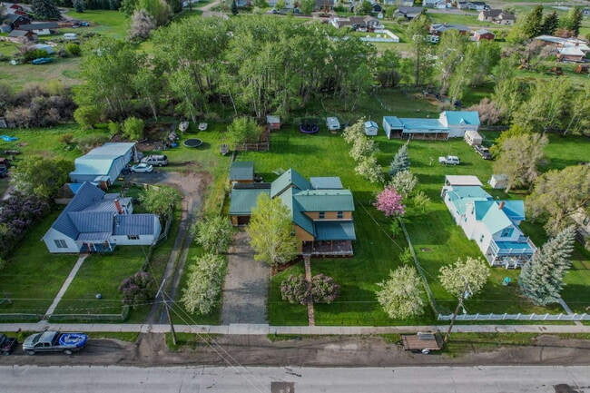 Building Photo - Spacious 4-Bedroom Home in the Heart of Sh...