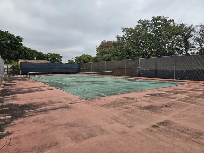 Building Photo - 8020 N Colony Cir