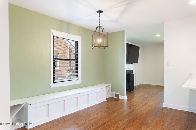 Building Photo - 810 Beechwood Rd