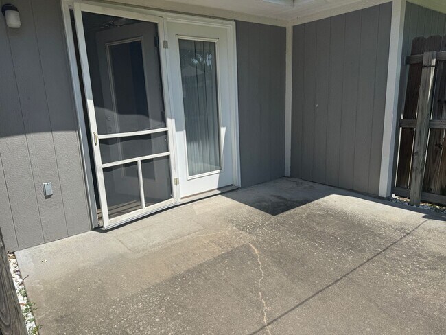 Building Photo - 120/122 E Cornhill St. Cameron, MO 64429