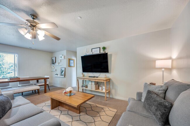 Building Photo - 35 E 150 N