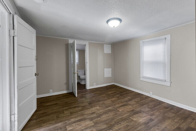 Building Photo - 607 1st Ave