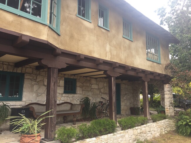Building Photo - 80 Corona Way