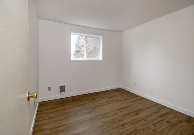 Building Photo - 13314 86 Ave E