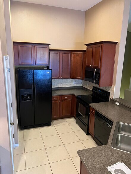 Building Photo - 5723 Kinglethill Dr