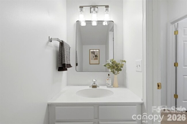 Building Photo - 2443 Normancrest Ct