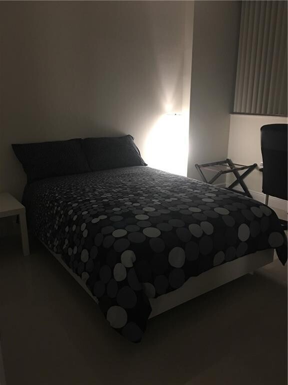 Building Photo - 1861 NW S River Dr