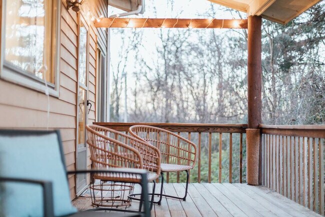 Building Photo - 722 Liberty Bell Blvd