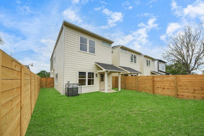 Building Photo - 7542 Charlie St
