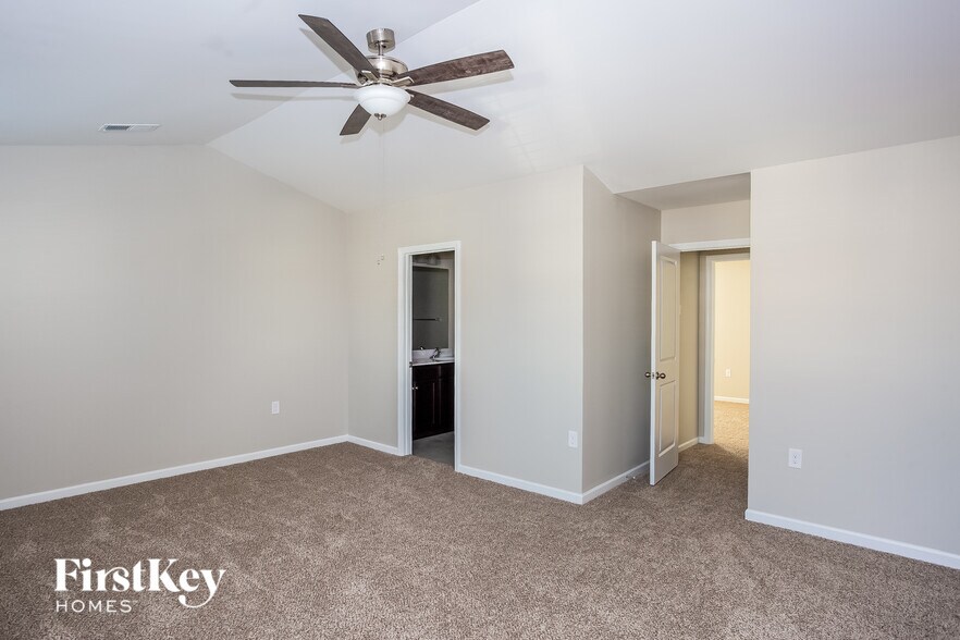 Building Photo - 1267 Kent Downs Ave SW