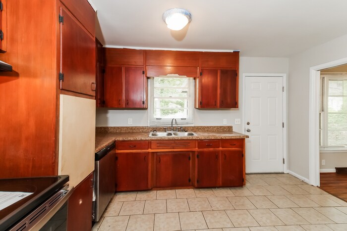 Building Photo - 712 Arrow Rd