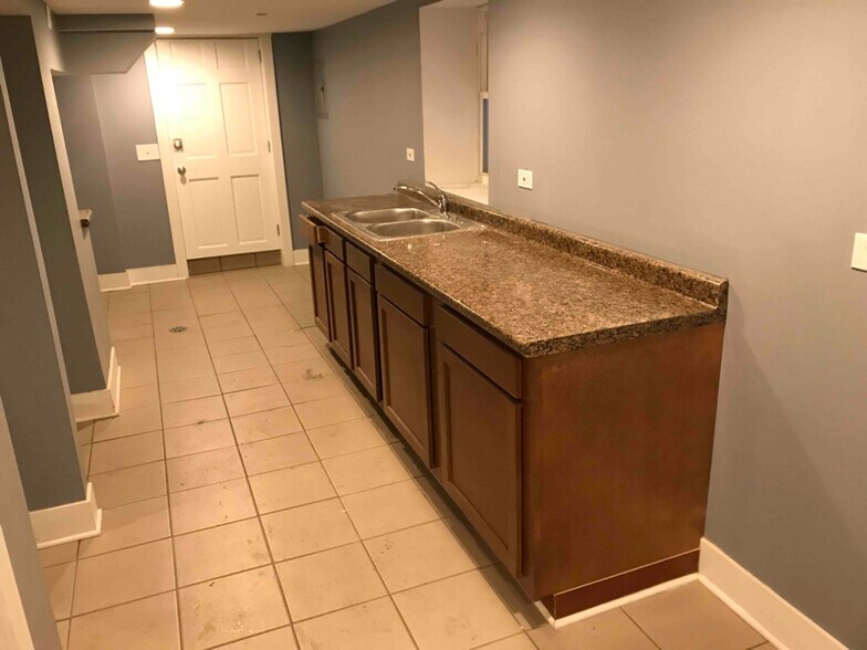 Building Photo - 3608 S Hermitage Ave