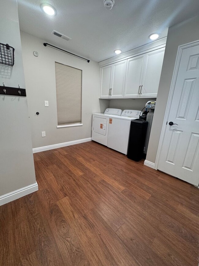 Building Photo - Beautiful main level home for sale