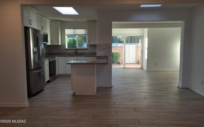Building Photo - 434 S Vista Del Rio
