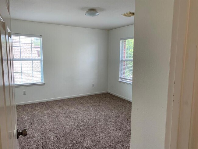 Building Photo - 2034 Crossing Nexus Ln
