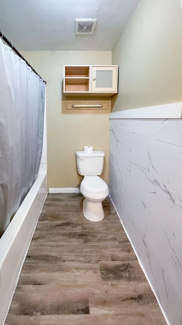 Building Photo - Dishwasher Included