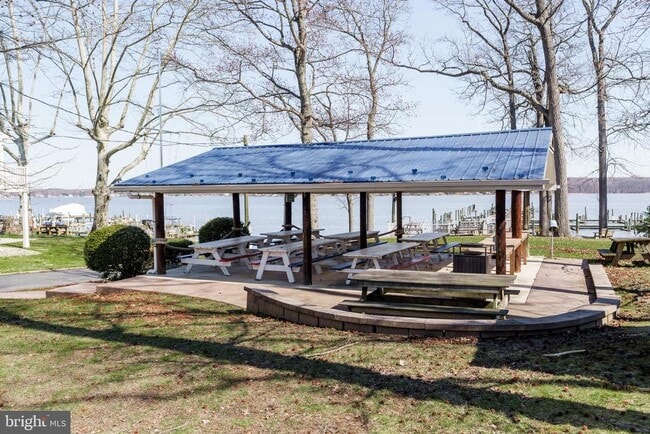 Building Photo - 26 Park Ln