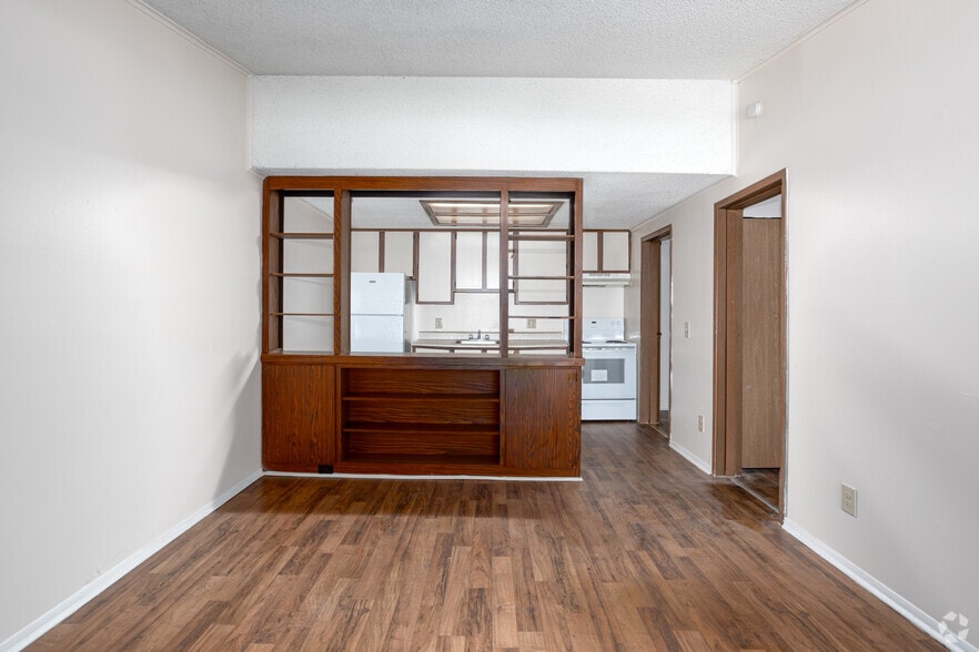 1BR, 1BA - 676SF - Living Room - Poplar Springs Apartments