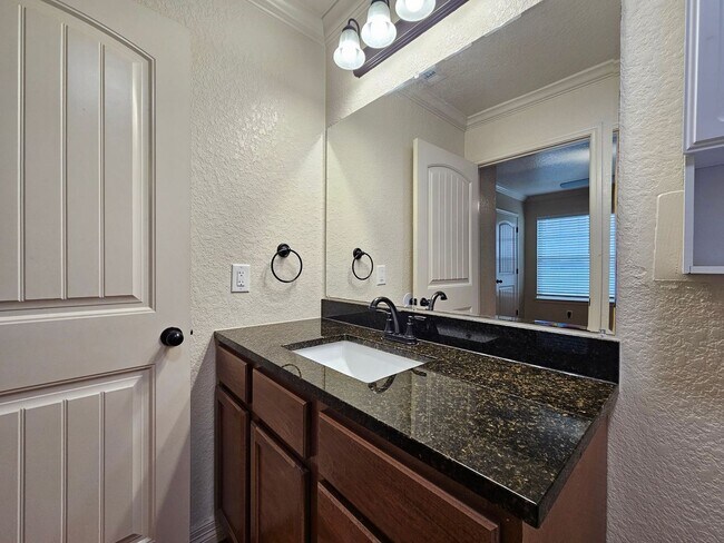 Building Photo - 803 Leifester Cir