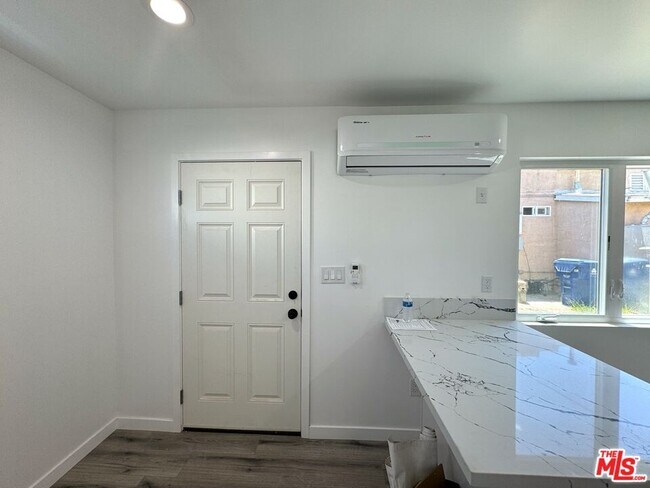 Building Photo - 841 W 64th St