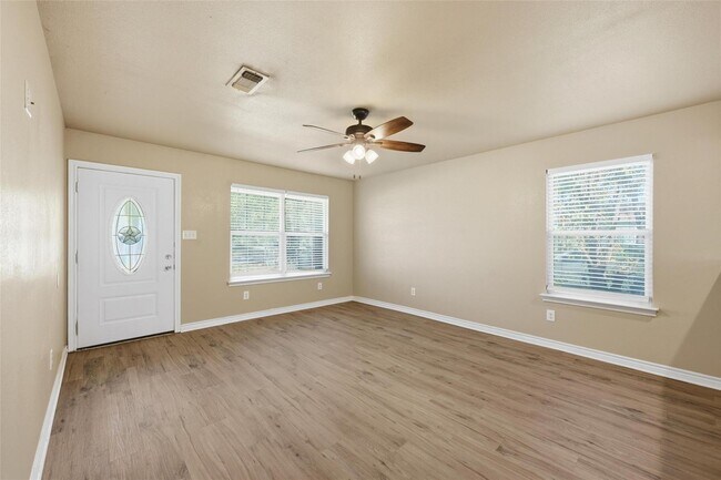 Building Photo - 728 W Walker St