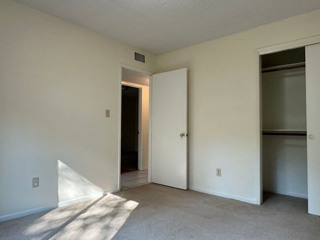 Building Photo - 409 Quailridge Rd