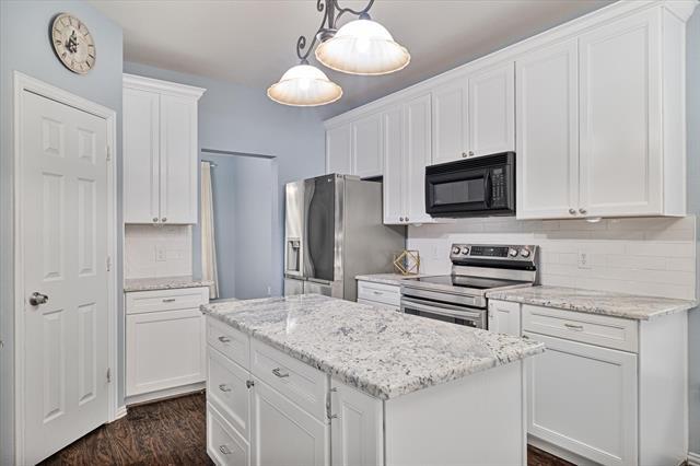 Building Photo - 931 W Cedar St