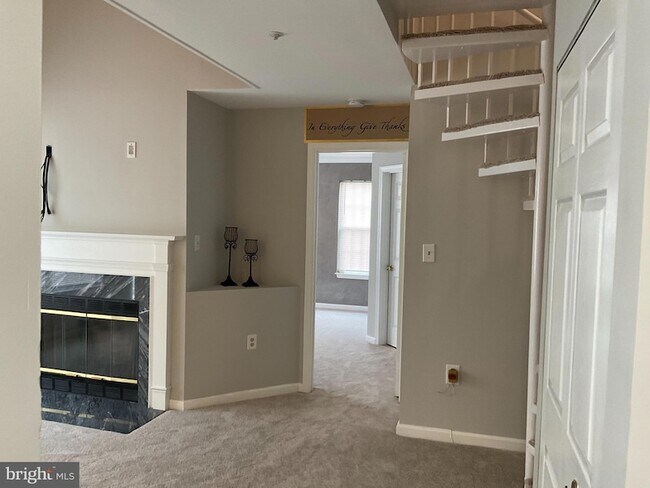 Building Photo - 9808 Lake Point Ct