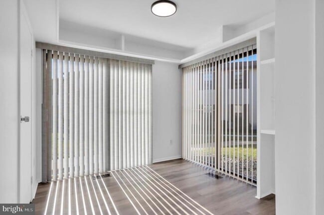 Building Photo - 21 Uxbridge Pl